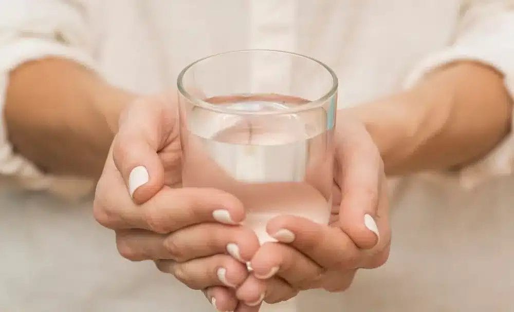 6 Incredible Benefits Of Drinking Lukewarm Water - Livayur